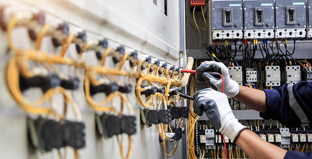 Professional Electrician technician working in Allouez, WI